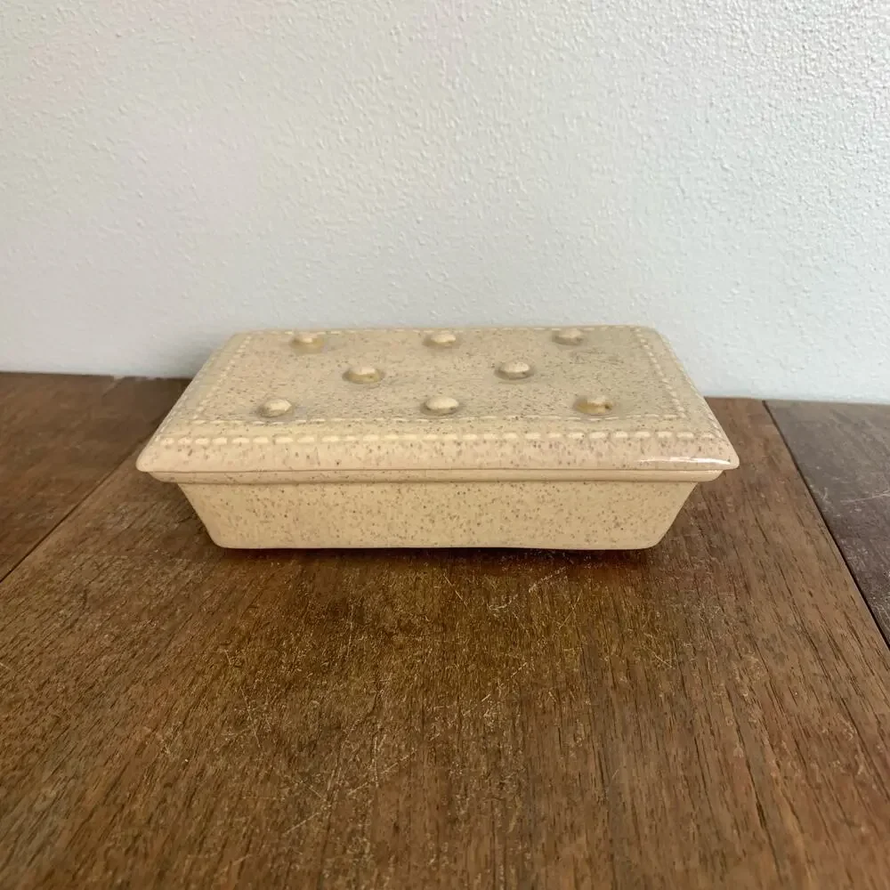 VINTAGE cream gold ottoman style trinket jewelry box ceramic Signed by Nelson‎